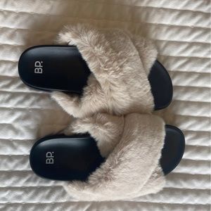 Fur Slides   (FAST SHIPPING)